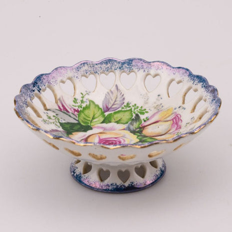 Petite coupelle ancienne fleurie en porcelaine délicate