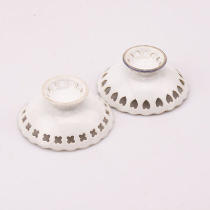 Petite coupelle ancienne fleurie en porcelaine délicate
