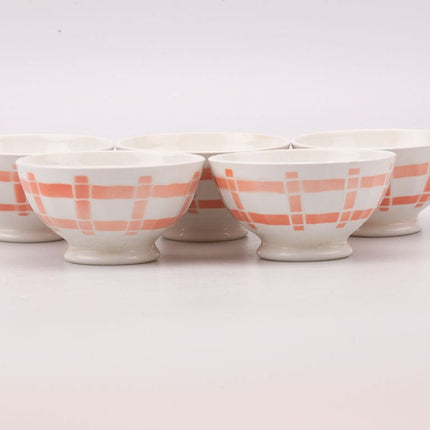 5 bols anciens en porcelaine blanche et lignes saumon