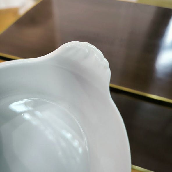 4 plats ronds à oreilles Pillivuyt en porcelaine blanche