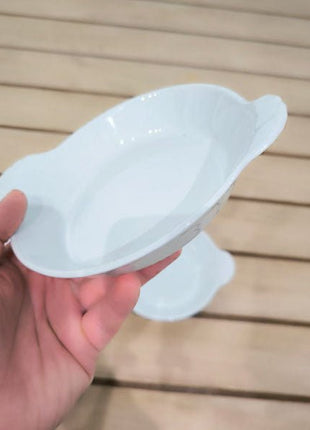 4 plats ronds à oreilles Pillivuyt en porcelaine blanche