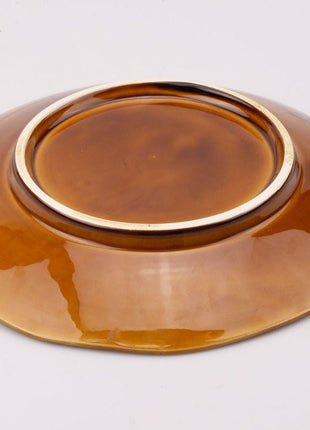 Plat en porcelaine Sarreguemines brun à motifs fleuris en reliefs