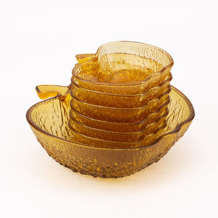 Fruitservies van amberkleurig glas in de vorm van een appel (1 schaal en 6 kommen)