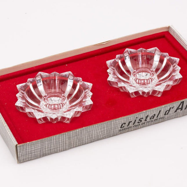 Paire de bougeoirs en étoile en cristal d'Arques dans leur boîte d'origine transparent
