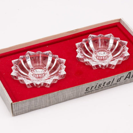 Paire de bougeoirs en étoile en cristal d'Arques dans leur boîte d'origine transparent
