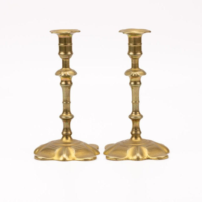 Paire de chandeliers anciens en laiton