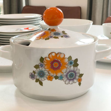Compleet vintage porseleinen dinerservies voor 8 personen, inclusief borden, schalen, soepterrine, juskom en Mitterteich sauskom.