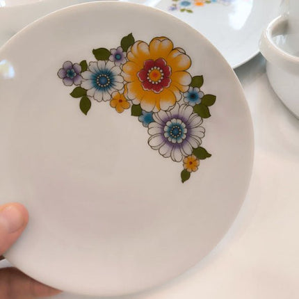 Compleet vintage porseleinen dinerservies voor 8 personen, inclusief borden, schalen, soepterrine, juskom en Mitterteich sauskom.