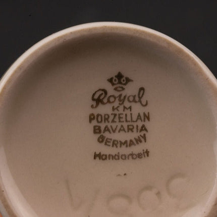 Petit vase en porcelaine Royal KM