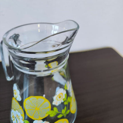 Carafe en verre citrons et fleurs blanches jaune