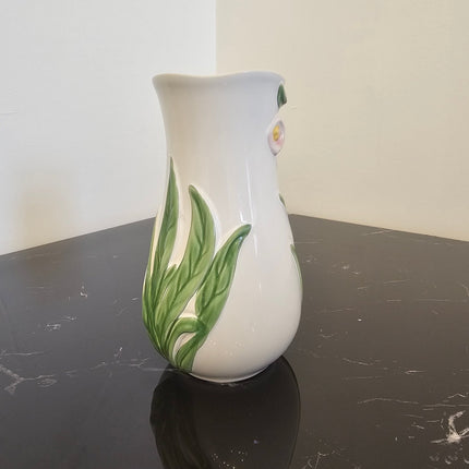 Grand vase blanc vintage en barbotine fleurs d'Arum