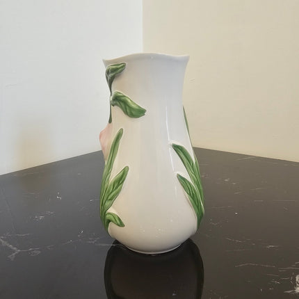Grand vase blanc vintage en barbotine fleurs d'Arum