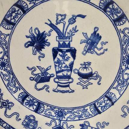 Ancienne assiette plate en céramique blanche et bleue "Poterie" de Société Céramique Maestricht années 1920