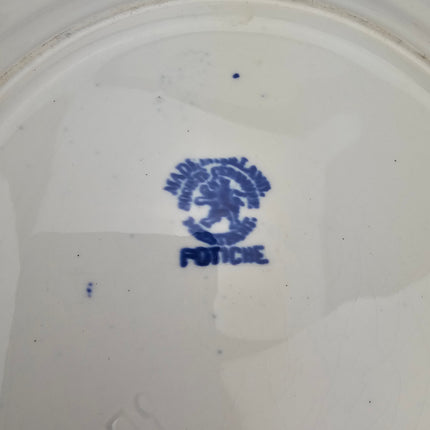 Ancienne assiette plate en céramique blanche et bleue "Poterie" de Société Céramique Maestricht années 1920