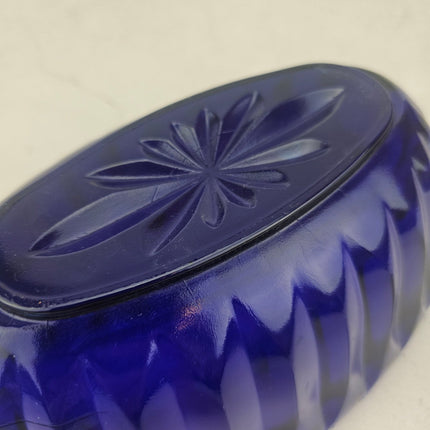 Plat saladier ovale bleu cobalt en verre extrémités ondulés