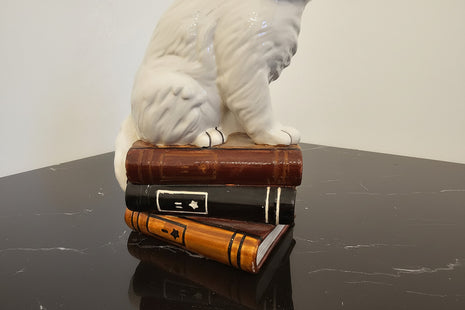 Figurine décorative chat persan vintage avec yeux bleus sur livres - Italie