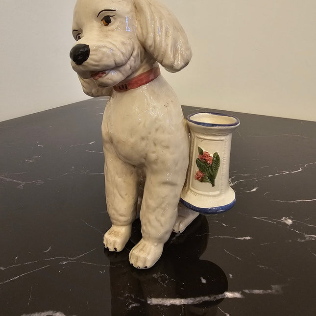 Figurine Bassano caniche assis avec petit vase en céramique blanche