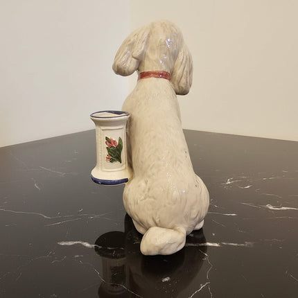 Figurine Bassano caniche assis avec petit vase en céramique blanche