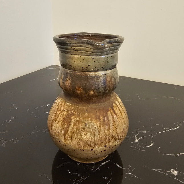 Pichet ou vase décoratif en grès signé beige et brun - Style Art Rustique