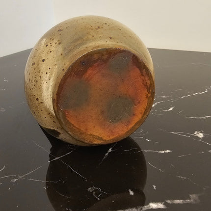 Pichet ou vase décoratif en grès signé beige et brun - Style Art Rustique