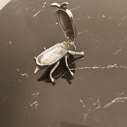 Petite boîte de rangement en forme de scarabée argenté