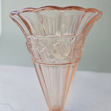 Vase verrerie Scailmont en verre pressé rose - Art Déco Belgique