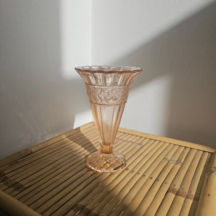 Vase verrerie Scailmont en verre pressé rose - Art Déco Belgique