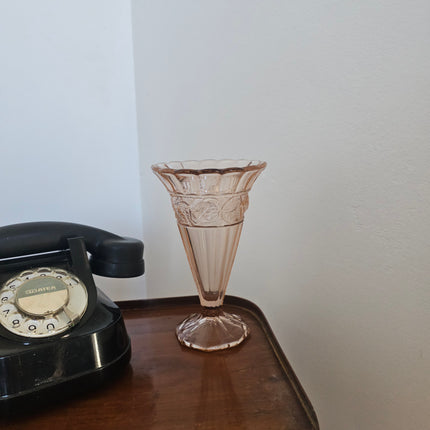 Vase verrerie Scailmont en verre pressé rose - Art Déco Belgique