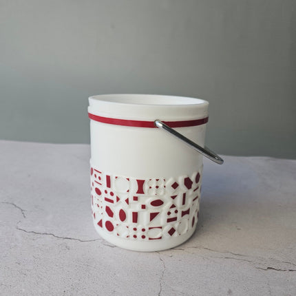 Petit seau à glaçons blanc vintage en opaline avec motifs rouges