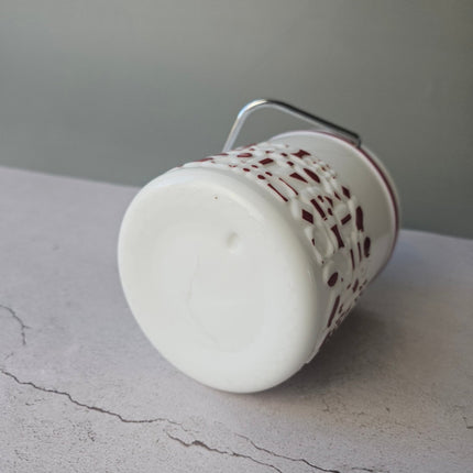 Seau à glaçons blanc vintage en opaline avec motifs rouges