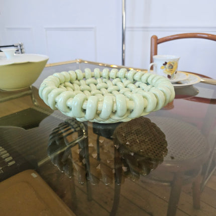 Plat en céramique tressée verte claire Jérome Massier Vallauris