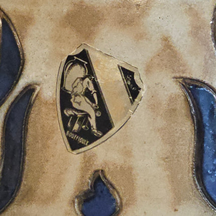 Beige en bruine aardewerken vaas van Jules Guérin met handvat