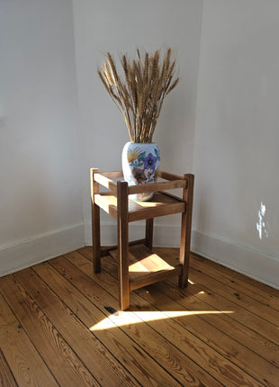 Petite table d'appoint en bois massif