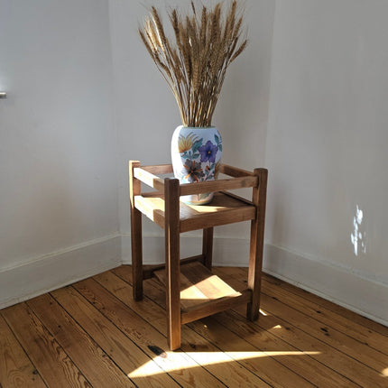 Petite table d'appoint en bois massif