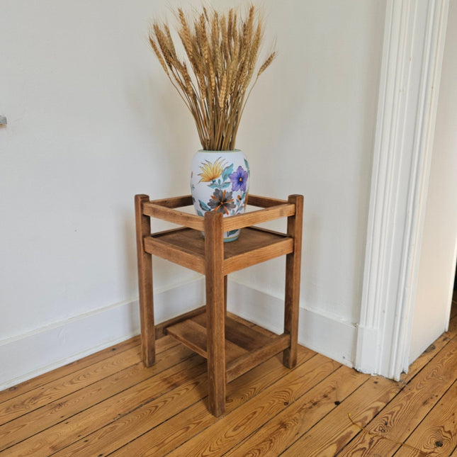 Petite table d'appoint en bois massif