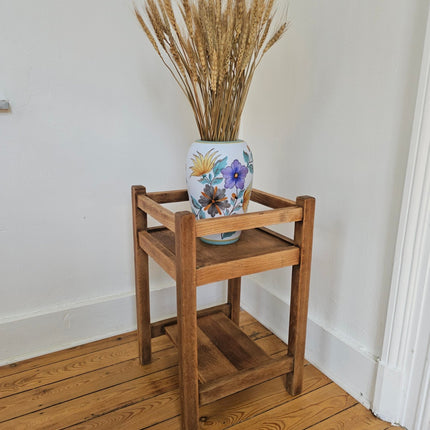 Petite table d'appoint en bois massif