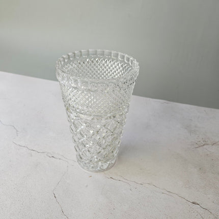 Grand vase en cristal élégant ciselé transparent style Art Déco