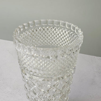 Grand vase en cristal élégant ciselé transparent style Art Déco