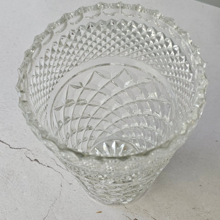 Grand vase en cristal élégant ciselé transparent style Art Déco