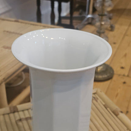 Grand vase évasé à facettes vintage en porcelaine blanche Royal KPM Bavaria