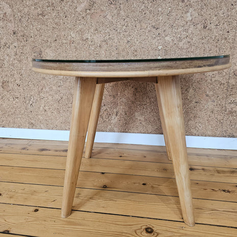 Table basse en bois avec plateau en verre