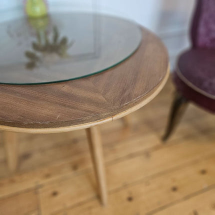 Table basse en bois avec plateau en verre