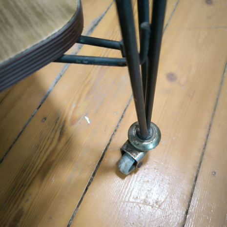 Table desserte en bois et sur roulettes années 50