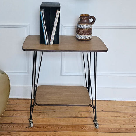 Table desserte en bois et sur roulettes années 50