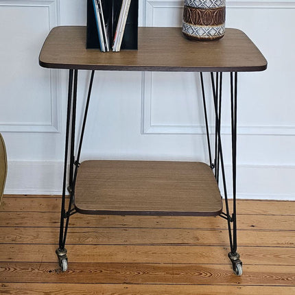 Table desserte en bois et sur roulettes années 50