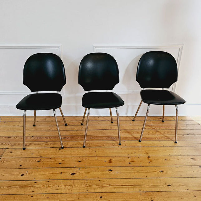 3 chaises en simili noir et acier chromé