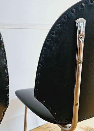 3 stoelen in zwart kunstleer en verchroomd staal