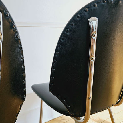 3 chaises en simili noir et acier chromé