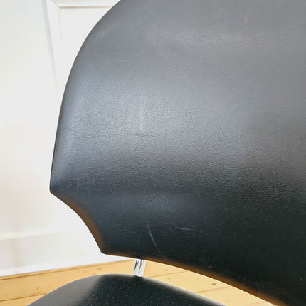 3 chaises en simili noir et acier chromé