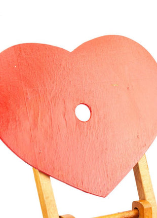 Petite chaise d'enfant en bois en forme de coeur